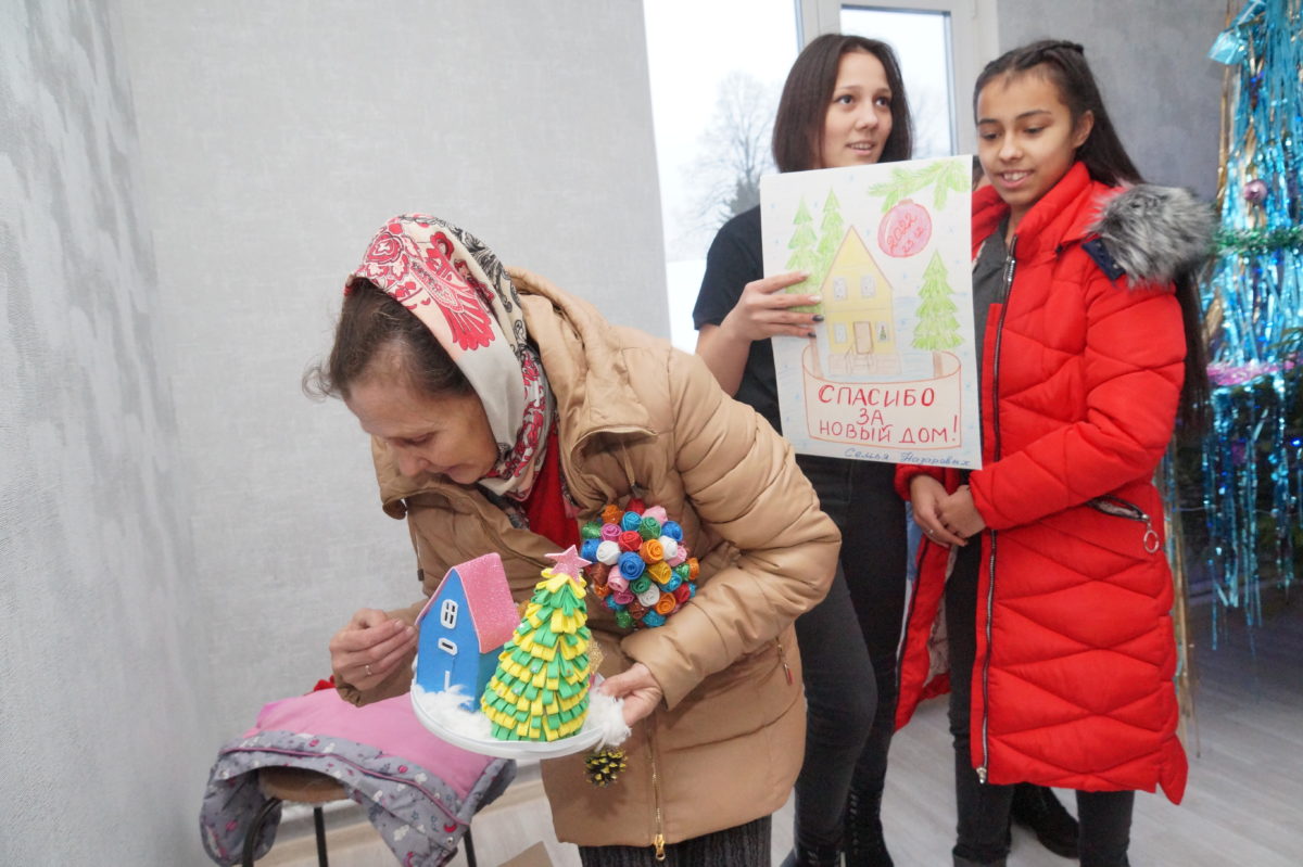 У многодетной семьи погорельцев теперь новый дом!