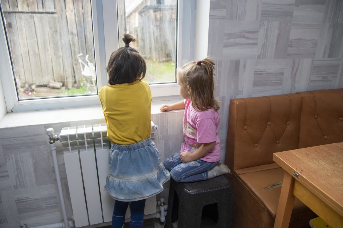 Фонд "Константа" помог семьям с ремонтом