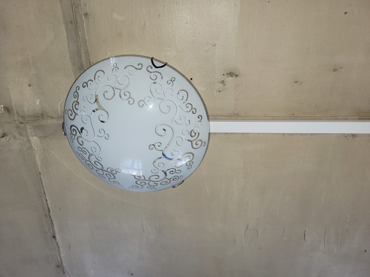 Мама, бабушка и двое детей больше не сидят в темноте