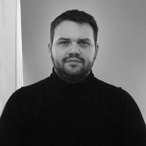 Станислав Тихонов