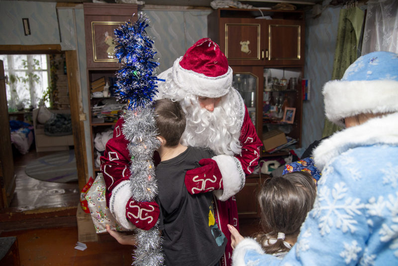 Наш Дед Мороз подарил подарки 100 детям из 23 семей