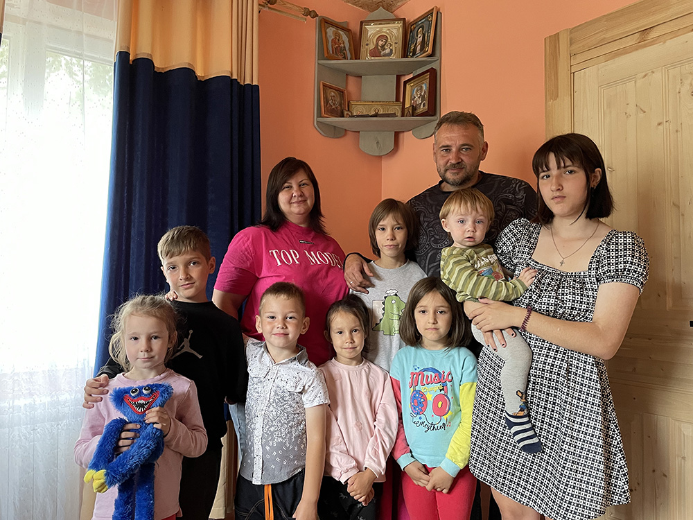 После ремонта в доме Елены и Алексея появился 11-й ребенок