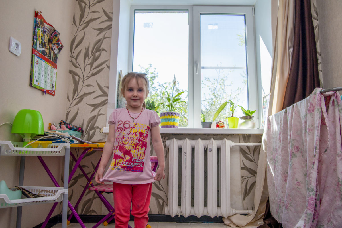 Сирота и ее дочка теперь живут в отремонтированной квартире