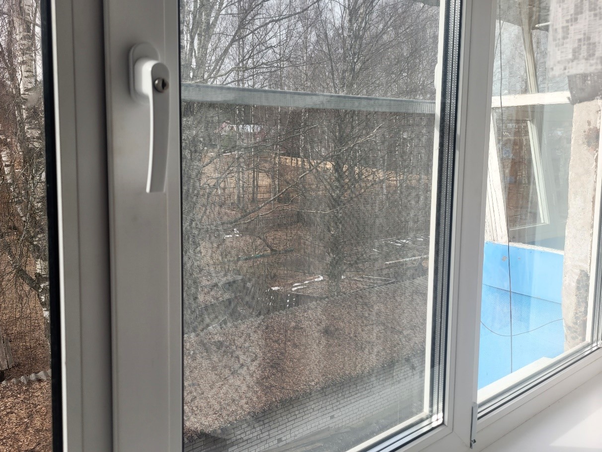 Чтобы окна не выпали вместе с ребенком