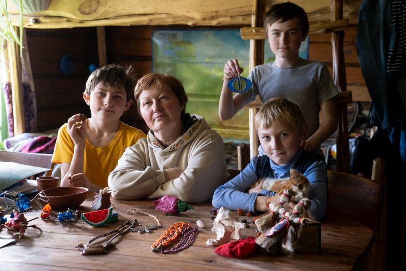 Теперь «экспонаты» видно хорошо! В доме-«музее» стало светло и безопасно