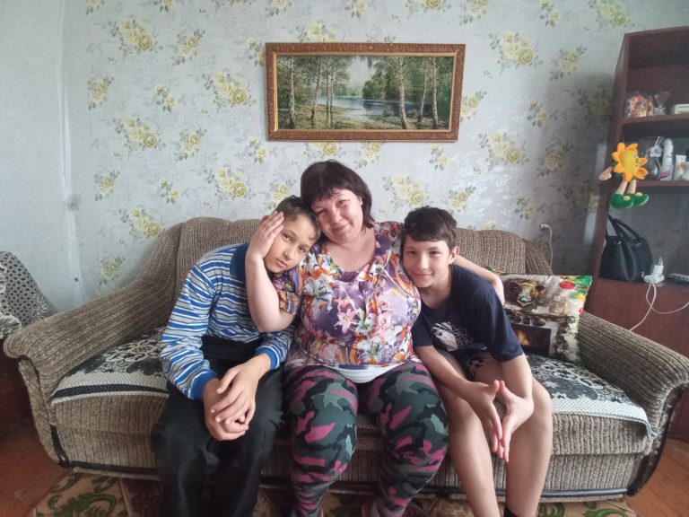 Семье помогли запастись дровами