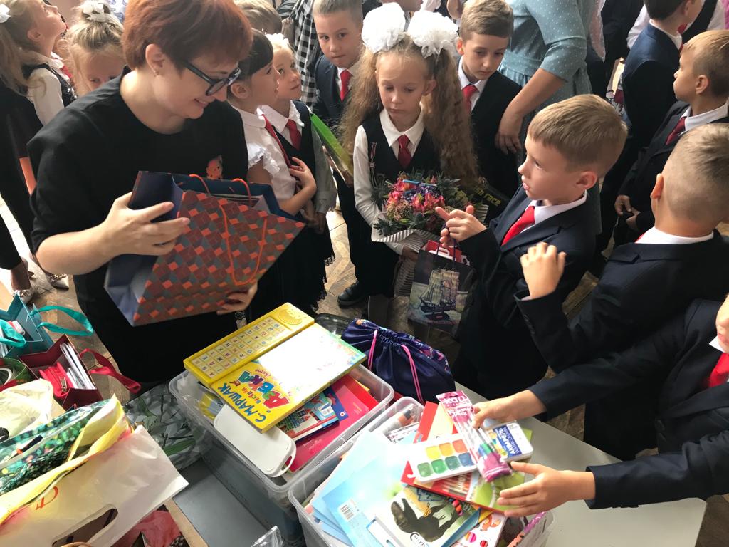 Еле увезли: тверские лицеисты завалили «Константу» канцеляркой