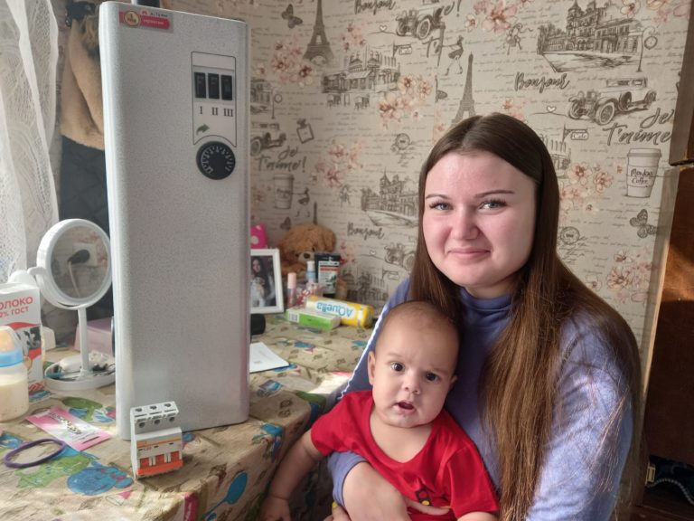 "Теперь моего сыночка не заберут": юная мама благодарна "Константе" за помощь