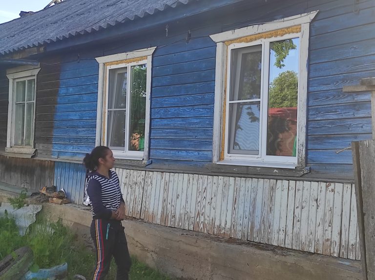 Вместо окон, забитых пленкой, - современные стеклопакеты