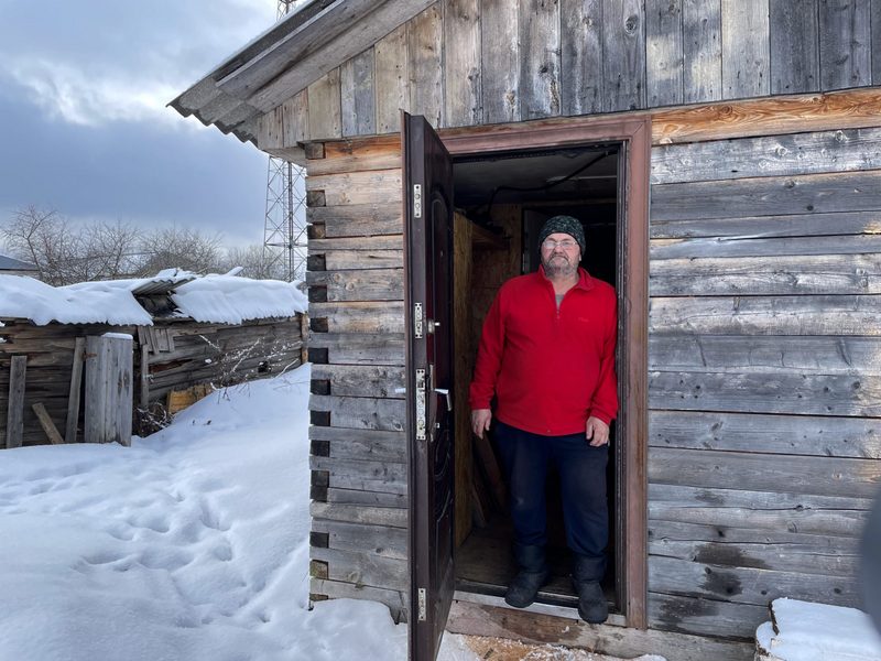 В тепле и не в обиде: у отца и сына теперь новая надежная печь